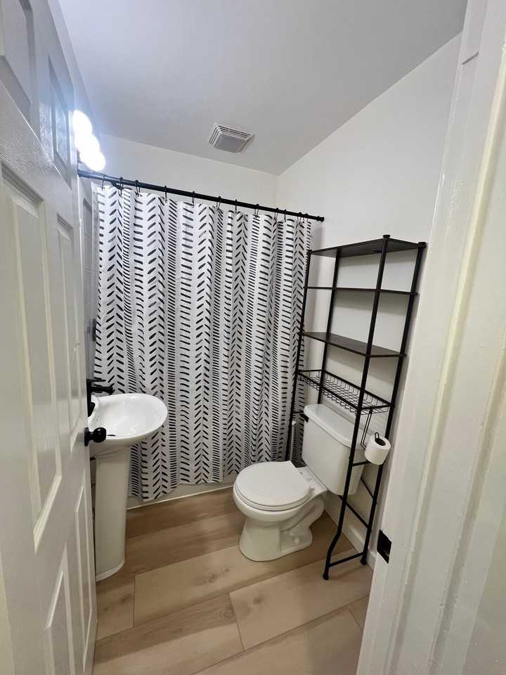 112 Guy St - Photo 4 of 10