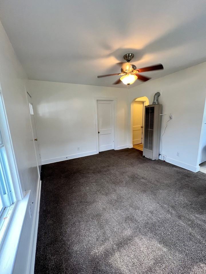 112 Guy St - Photo 7 of 10