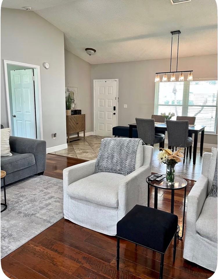 5026 Oakshire Dr - Photo 3 of 20
