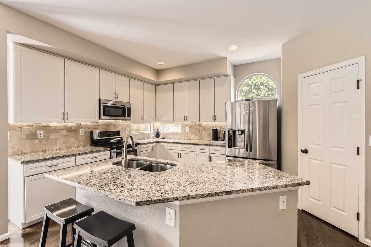 9451 Crestmore Way - Photo 3 of 16