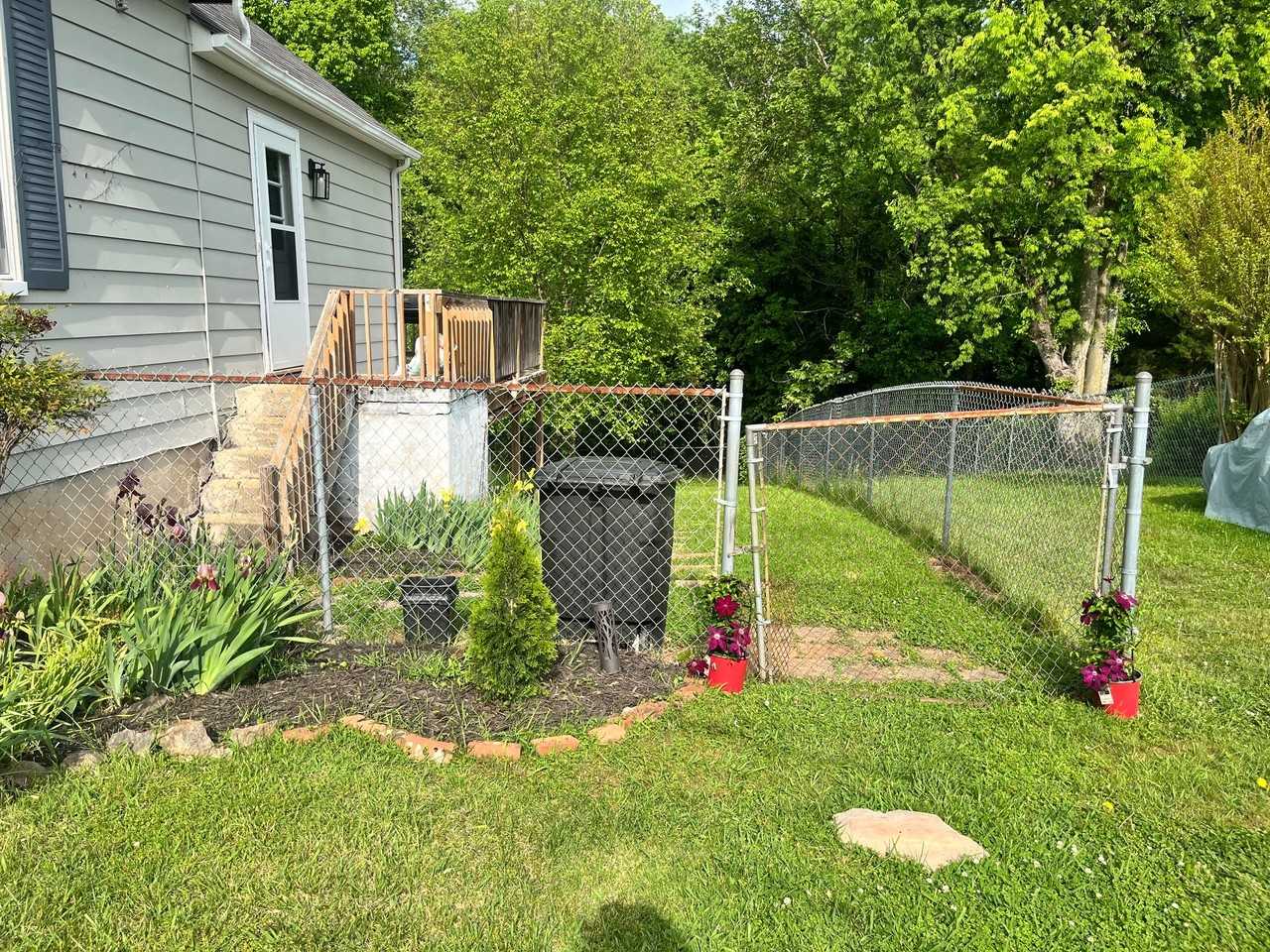 160 Locust Ln - Photo 4 of 6