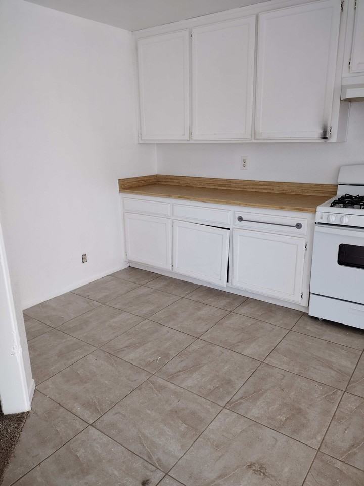6610 Juniper Crest Road Guest House - Photo 2 of 7