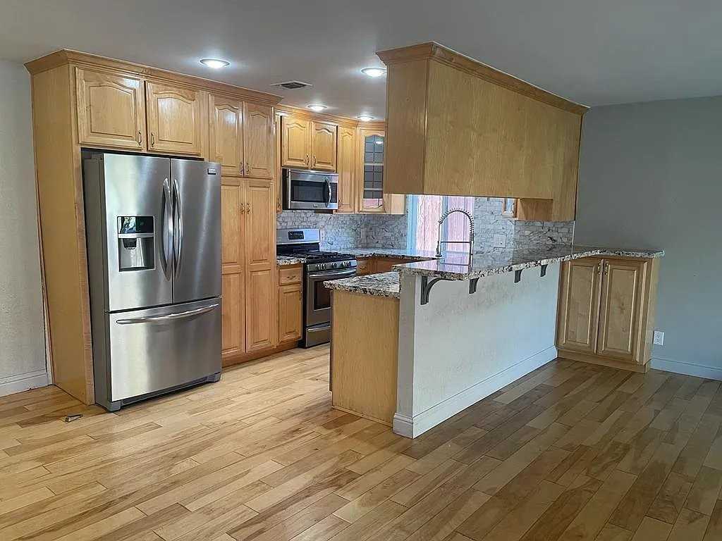 279 Lisawood Dr - Photo 3 of 20