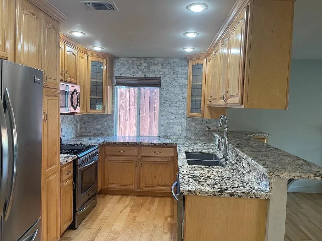 279 Lisawood Dr - Photo 4 of 20