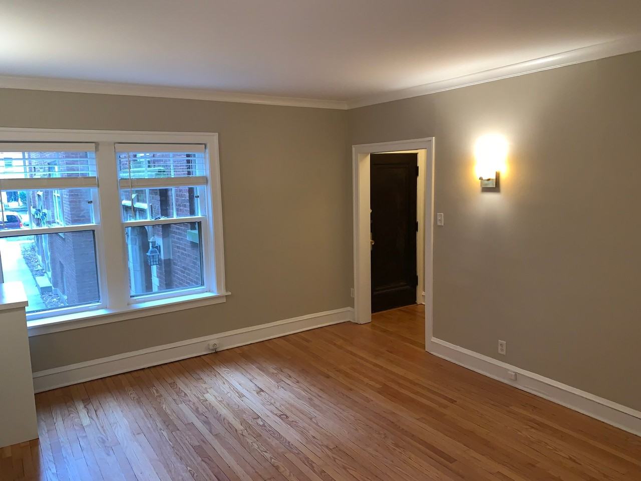 2046 W Farragut Ave #1 - Photo 2 of 20