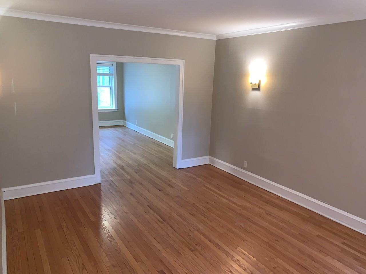 2046 W Farragut Ave #1 - Photo 3 of 20