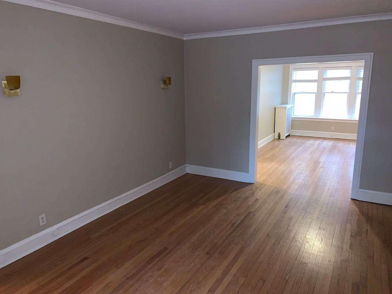 2046 W Farragut Ave #1 - Photo 4 of 20