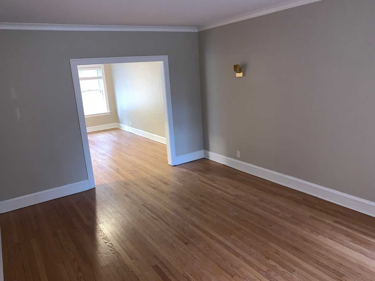 2046 W Farragut Ave #1 - Photo 5 of 20