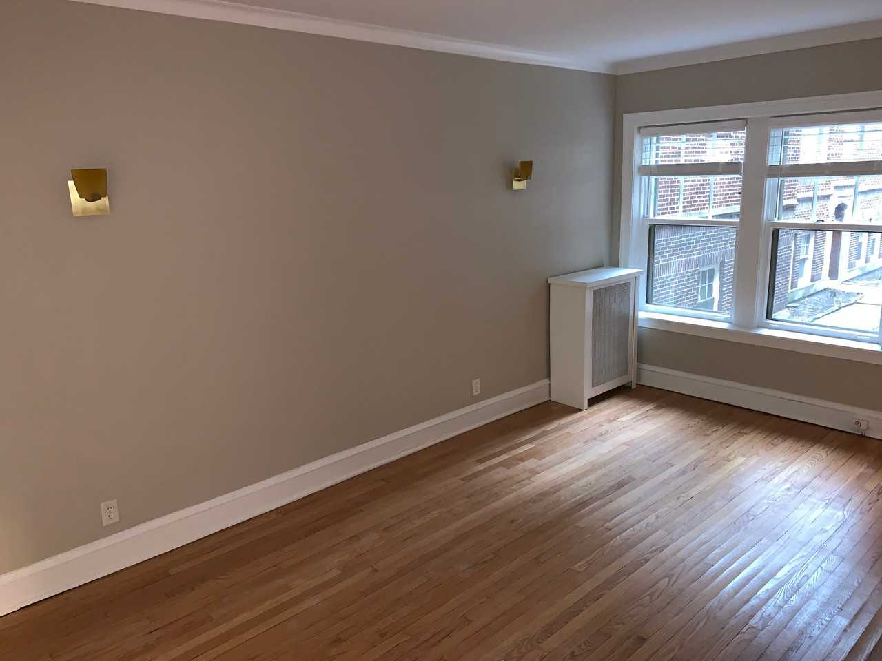 2046 W Farragut Ave #1 - Photo 6 of 20