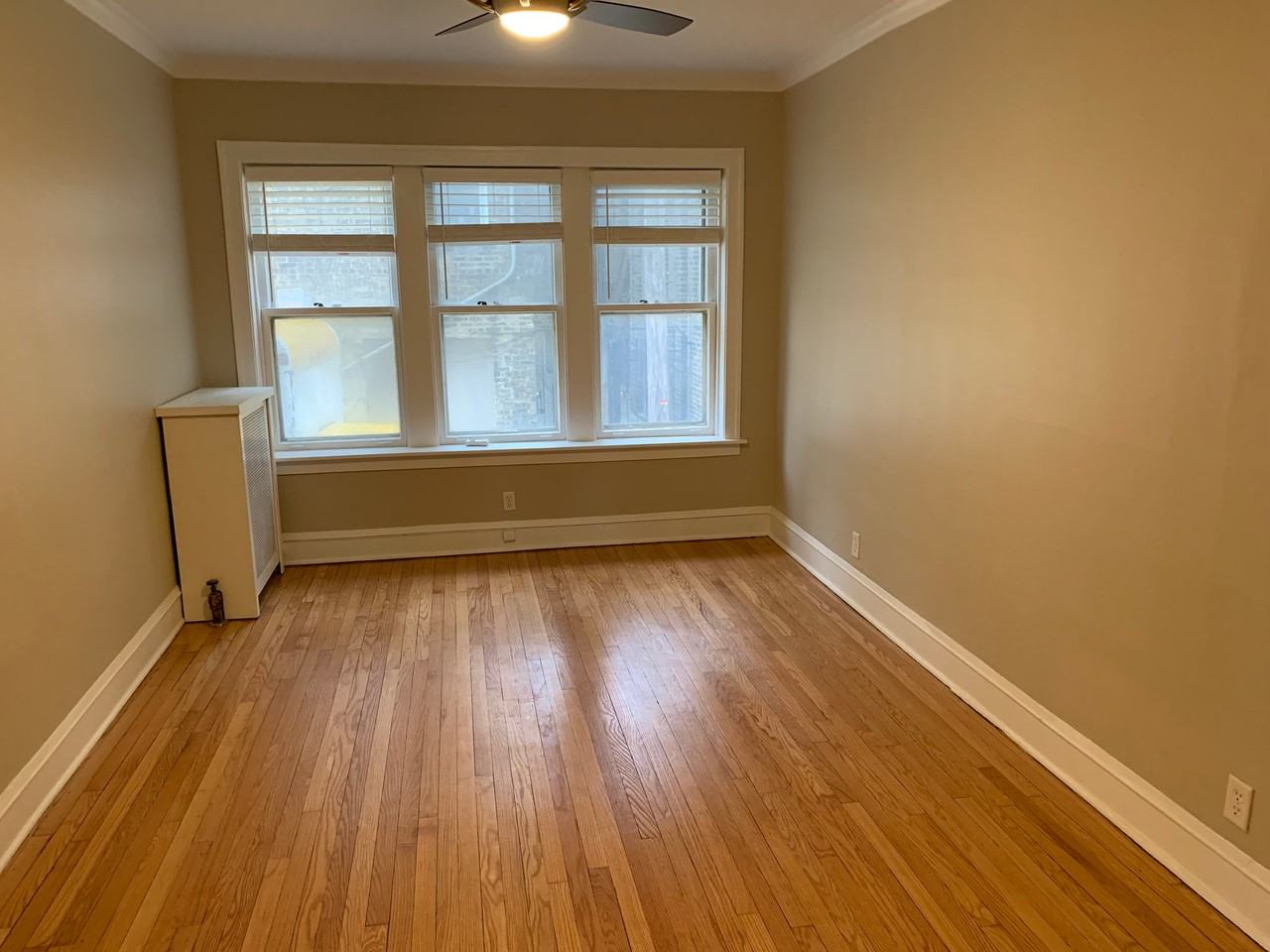 2046 W Farragut Ave #1 - Photo 7 of 20