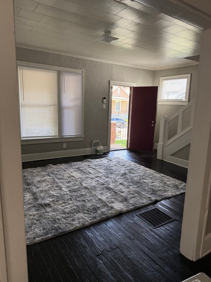 498 S Warren Ave - Photo 4 of 12