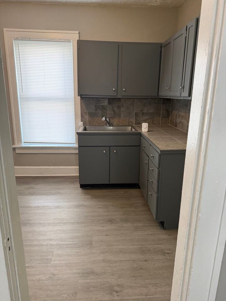 498 S Warren Ave - Photo 6 of 12