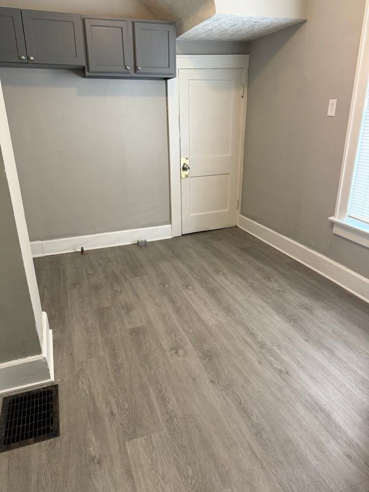 498 S Warren Ave - Photo 7 of 12