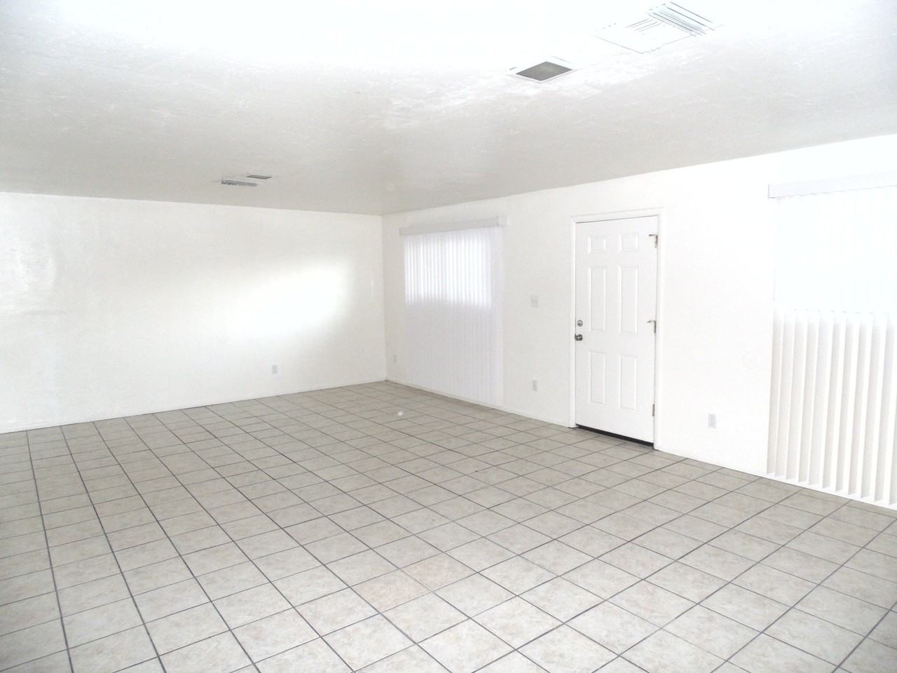 11792 W Larkspur Rd - Photo 5 of 7