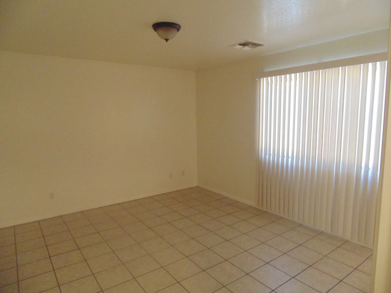 11792 W Larkspur Rd - Photo 6 of 7