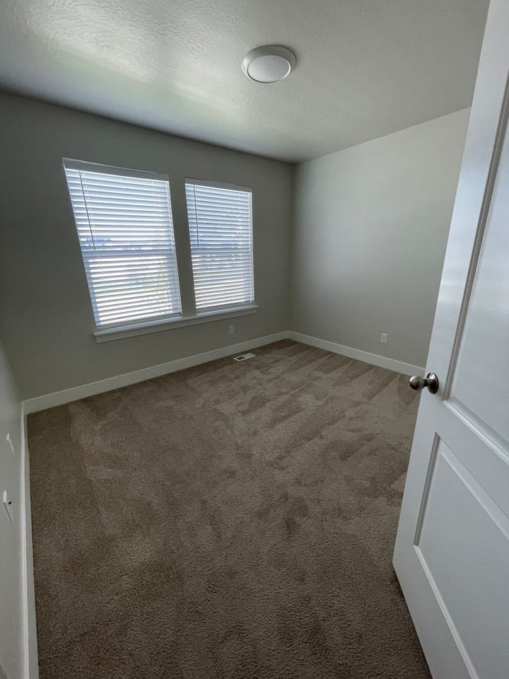 136 E Gilbert Peak Way #1 - Photo 3 of 19
