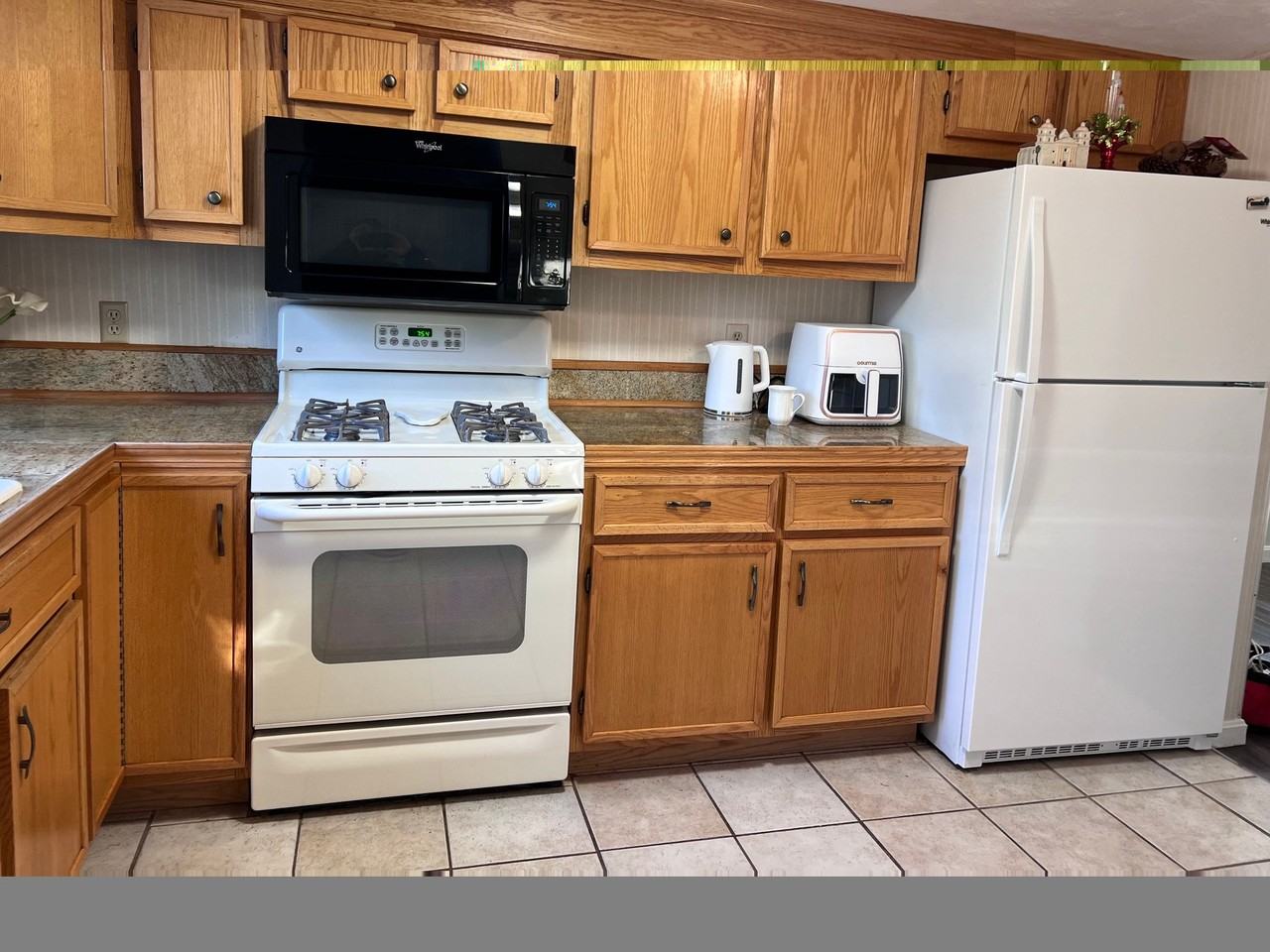 38 Gaslight Ln - Photo 3 of 16