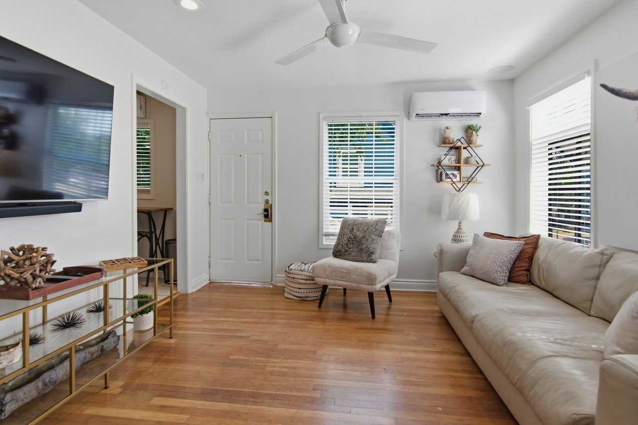 908 Haskell St - Photo 5 of 16