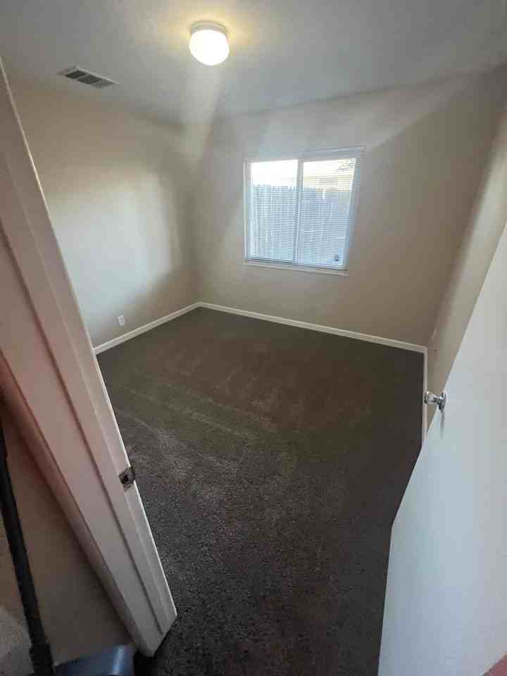 2108 W Mendocino Ave - Photo 5 of 7