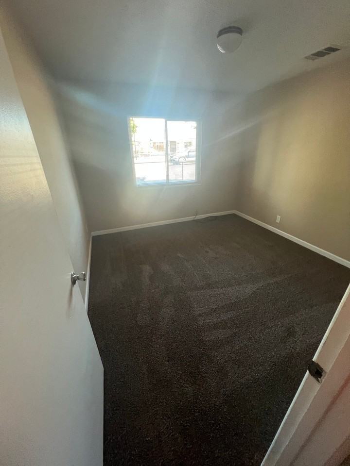2108 W Mendocino Ave - Photo 6 of 7