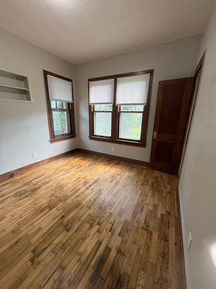 413 S Phillips Ave - Photo 5 of 16