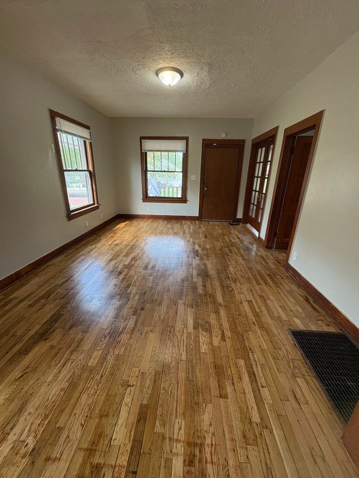 413 S Phillips Ave - Photo 6 of 16