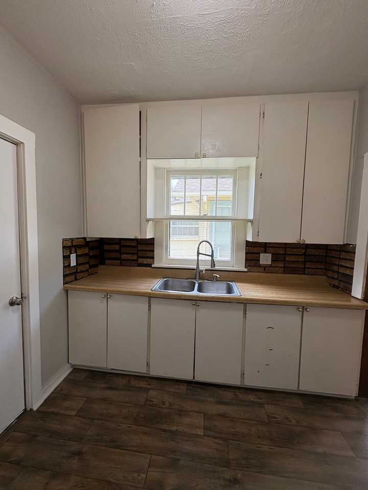 413 S Phillips Ave - Photo 7 of 16