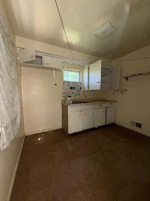 3501 Milbourne Ave - Photo 4 of 17