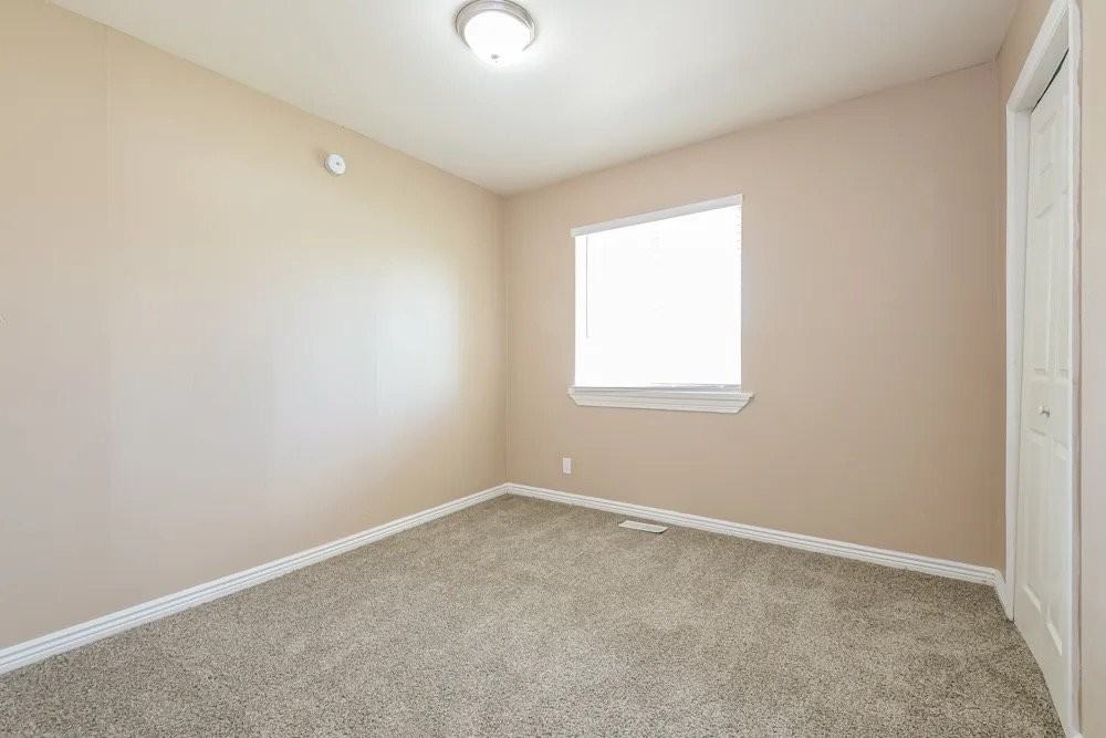 7677 Washington St - Photo 4 of 9