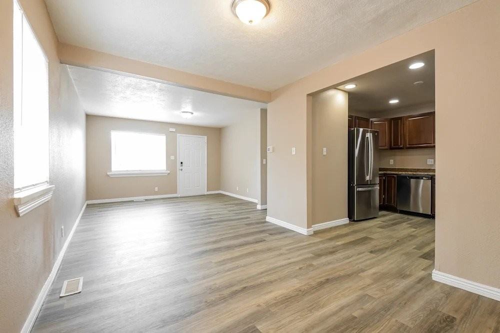 7677 Washington St - Photo 6 of 9