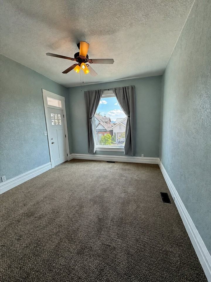 917 W Woolman St - Photo 4 of 19