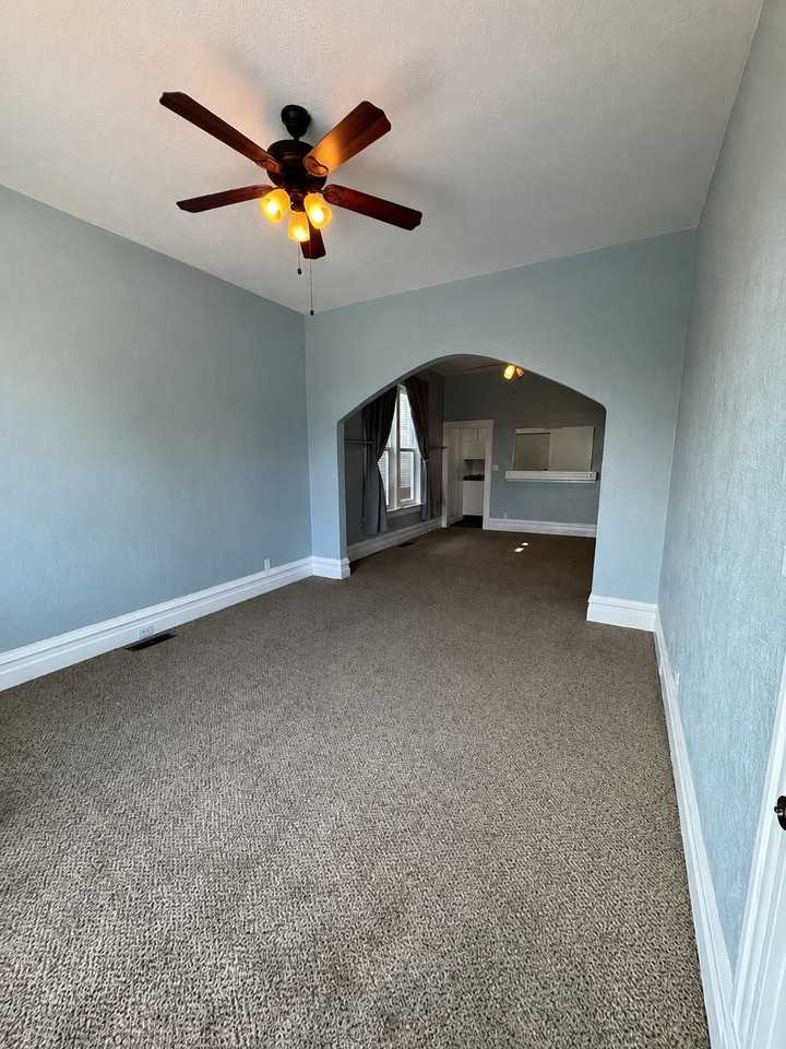 917 W Woolman St - Photo 5 of 19