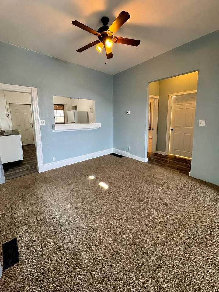 917 W Woolman St - Photo 7 of 19