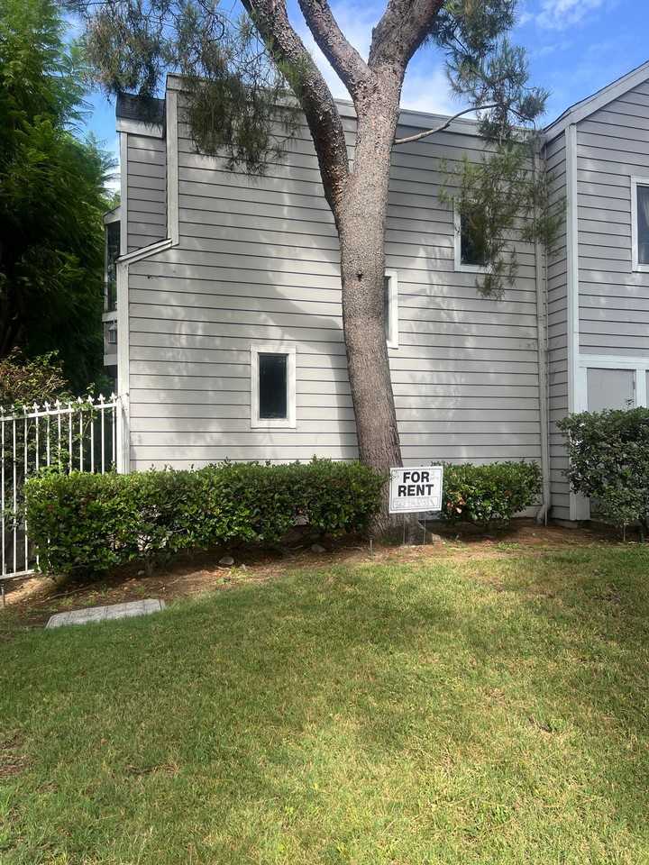 589 N Garfield Ave #1 - Photo 3 of 4