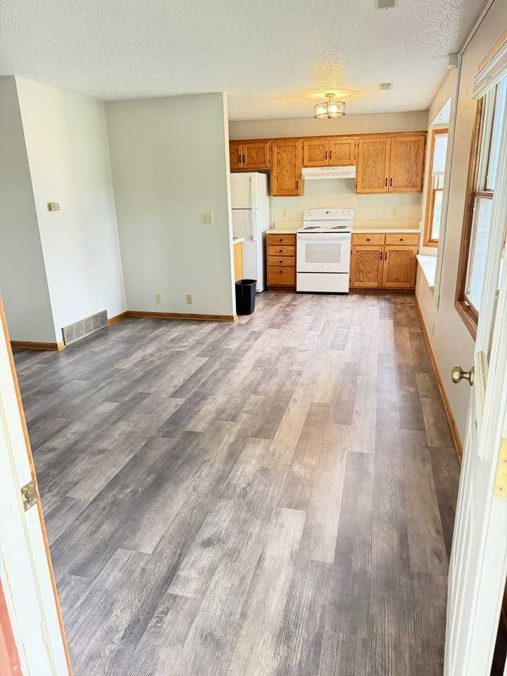 1114 Peace St #B - Photo 3 of 18