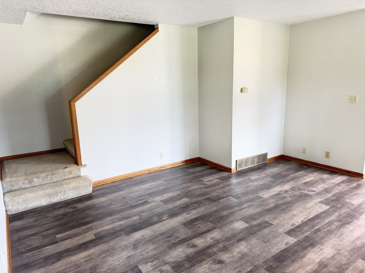 1114 Peace St #B - Photo 4 of 18