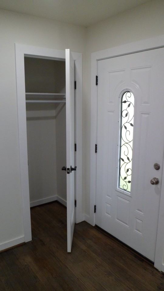 807 Mckenney St - Photo 2 of 16