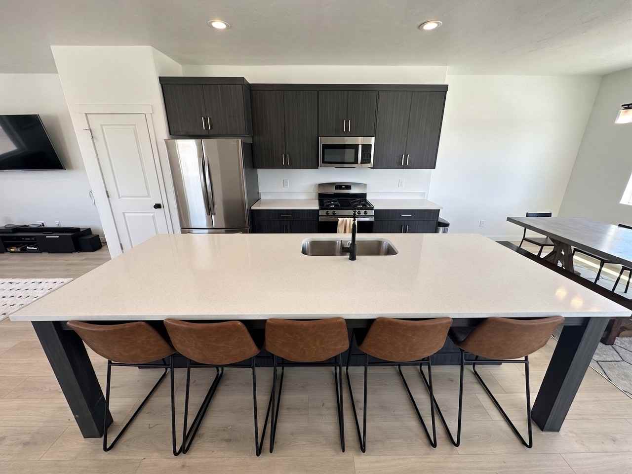476 Sw - Photo 3 of 10