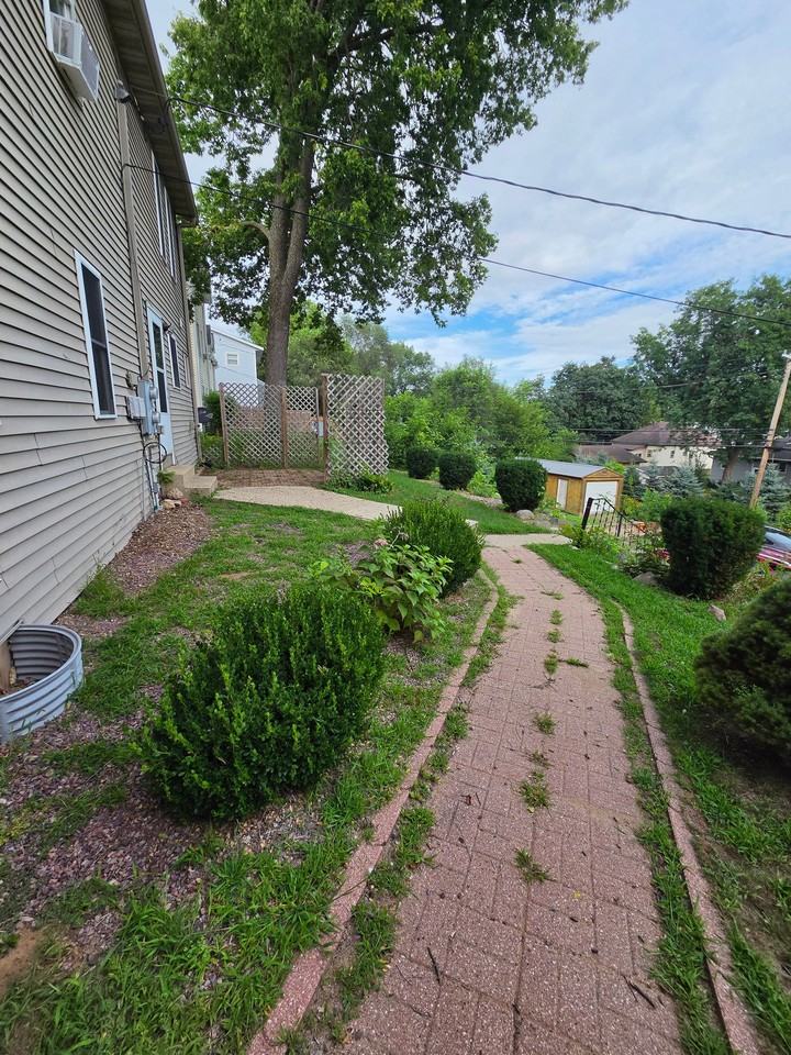 502 E Cook St - Photo 2 of 20