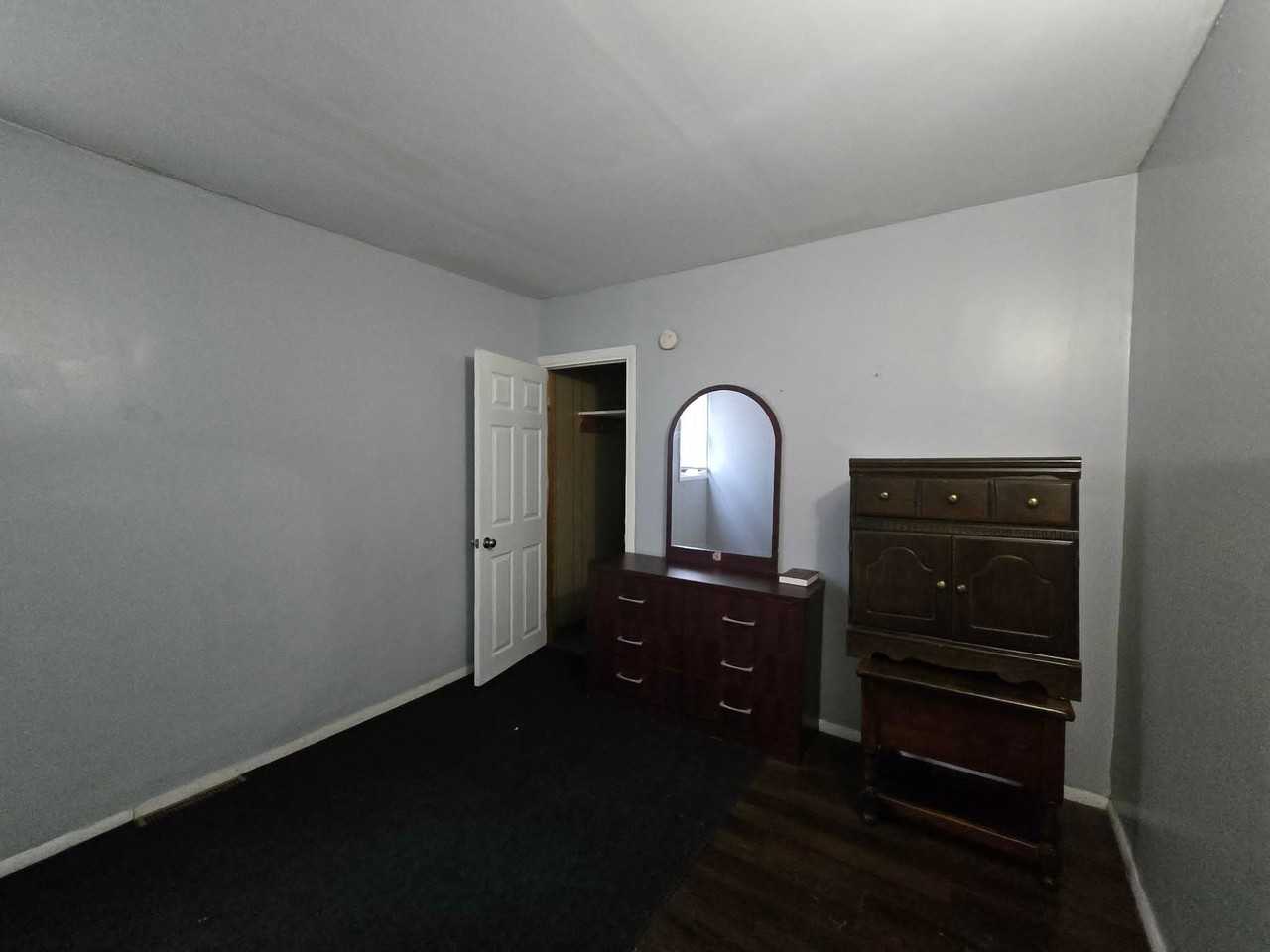 1609 Foster Ave - Photo 3 of 7