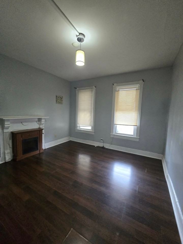 1609 Foster Ave - Photo 4 of 7