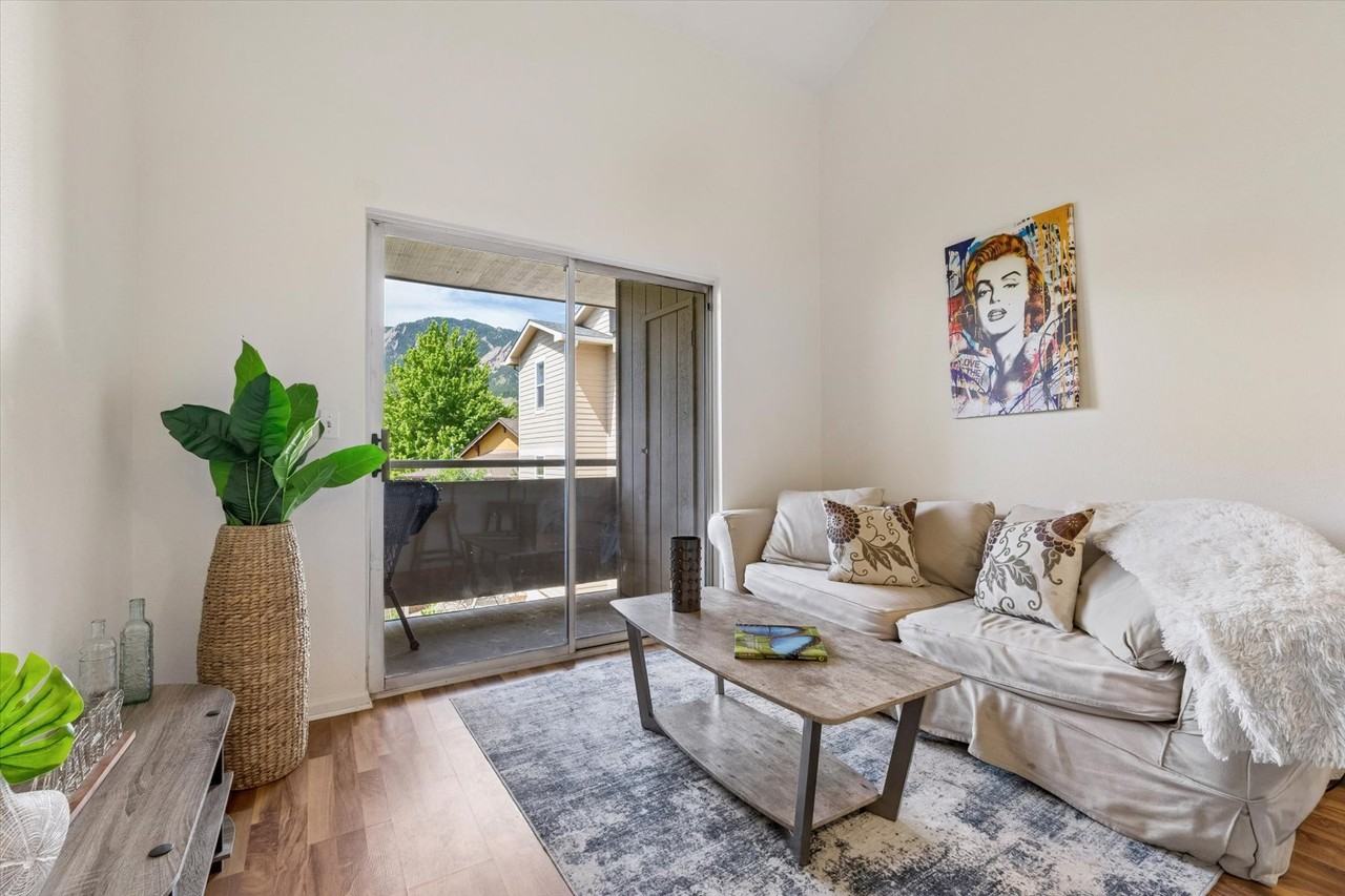 935 Broadway #211 - Photo 3 of 16