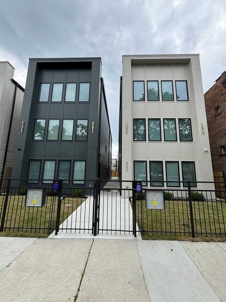 6042 S Eberhart Ave #2 - Photo 2 of 20