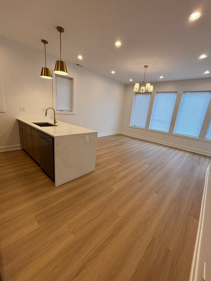 6042 S Eberhart Ave #2 - Photo 4 of 20
