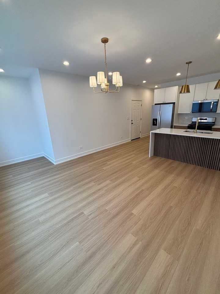 6042 S Eberhart Ave #2 - Photo 5 of 20