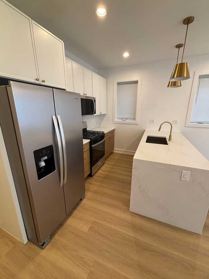 6042 S Eberhart Ave #2 - Photo 6 of 20