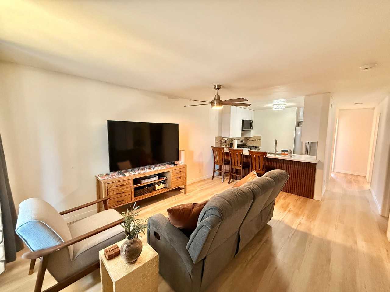 227 50th St #10 - Photo 2 of 20