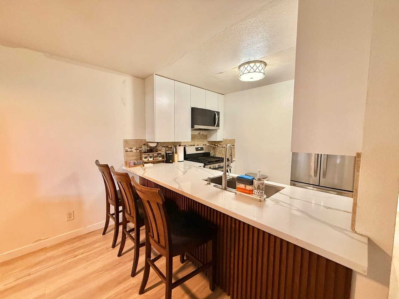 227 50th St #10 - Photo 4 of 20