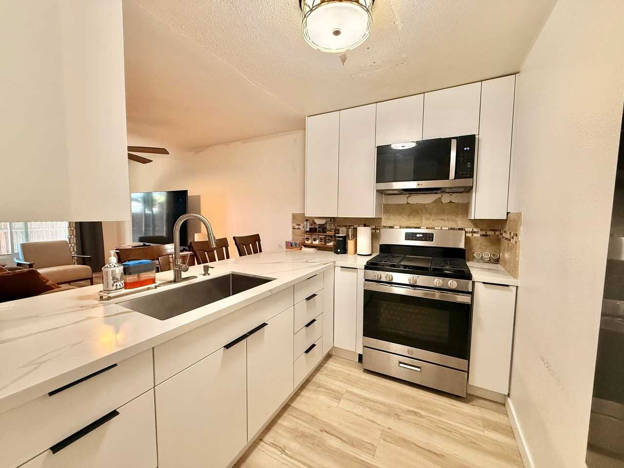 227 50th St #10 - Photo 5 of 20