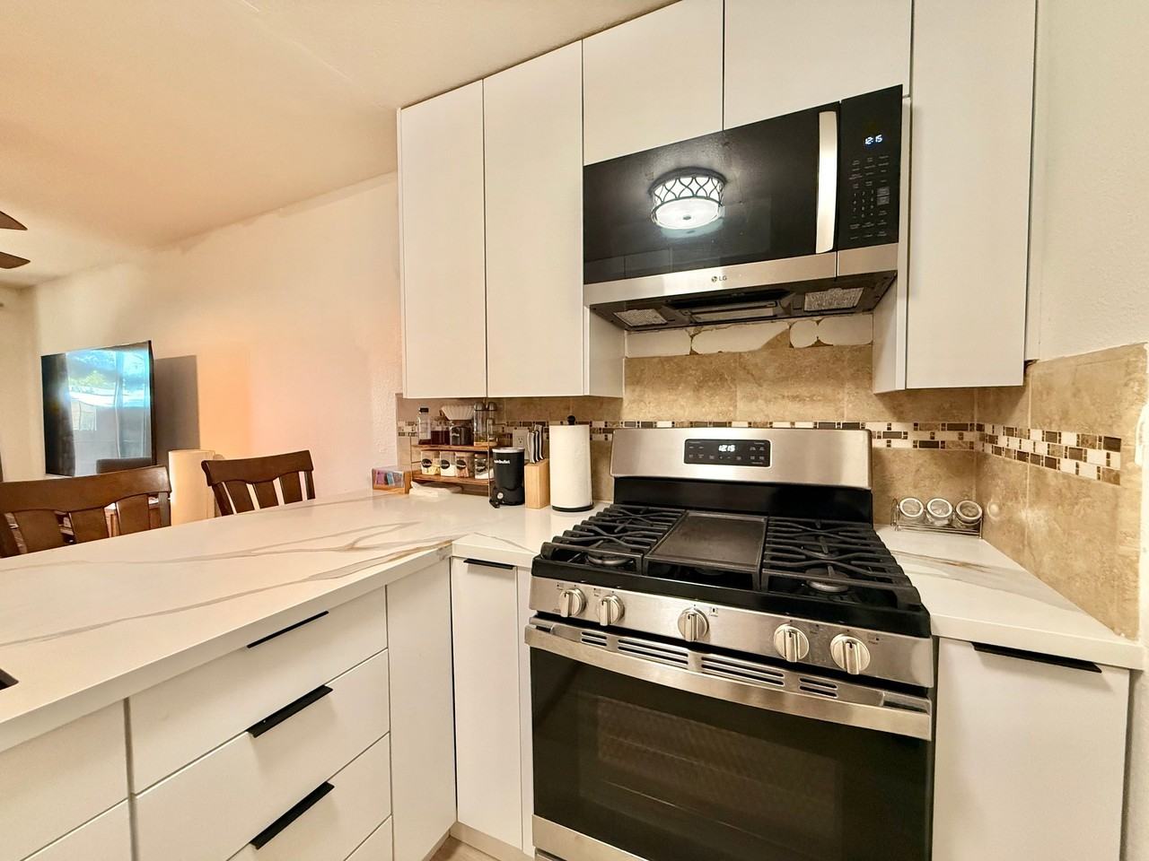 227 50th St #10 - Photo 7 of 20